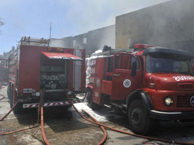 Incendio en un depósito de caucho en Rosario