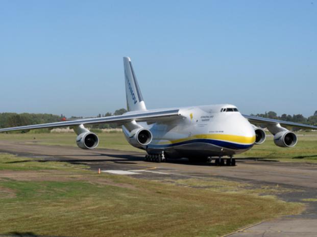 Antonov - Avión gigante en Rosario