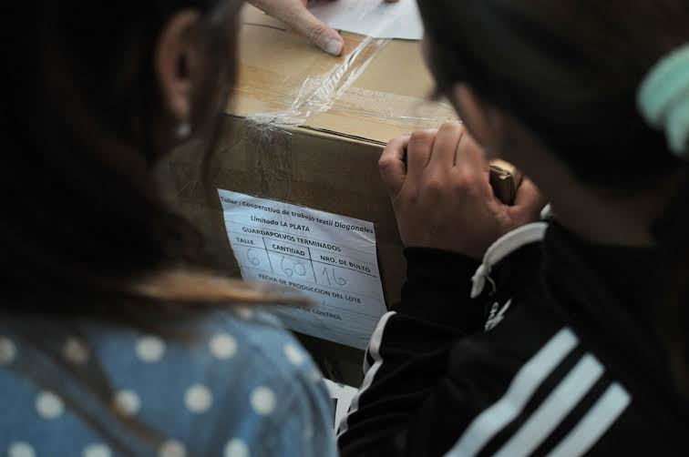 Municipio y Nación entregaron guardapolvos y repelentes a escuelas santafesinas