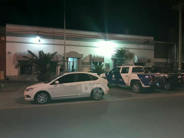 La seccional 8va y el automóvil secuestrado. Foto: Gentileza Relaciones Policiales URI.