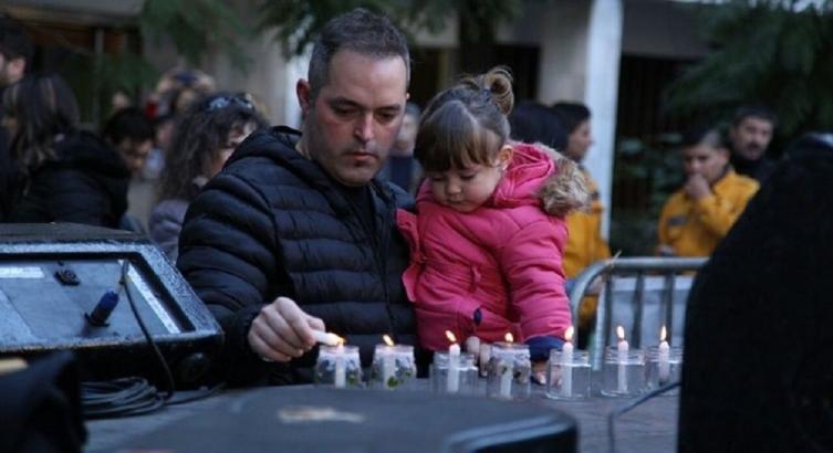 Los rosarinos se acercaron a recordar las víctimas.(Alan Monzón/Rosario3.com)