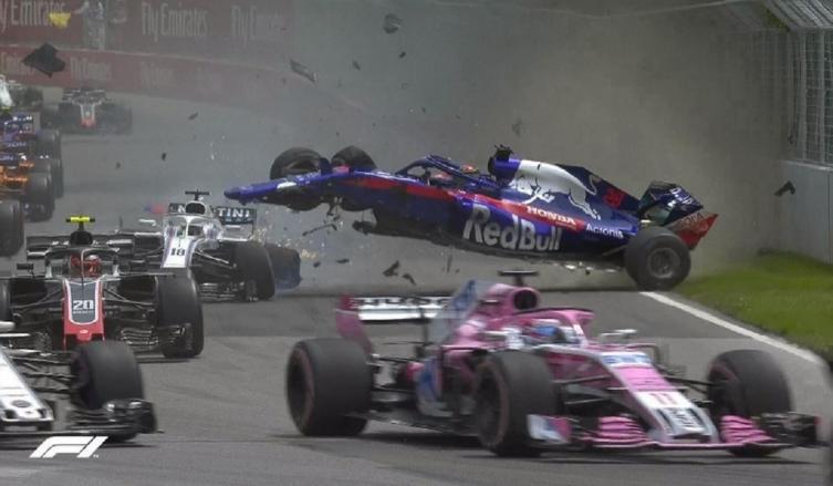 El Toro Rosso de Brendon Hartley vuela por el aire. (@F1)