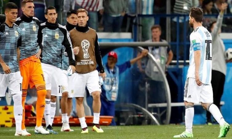 Tras la desilusión en el Mundial, Messi se aleja de la selección.(Archivo EFE)