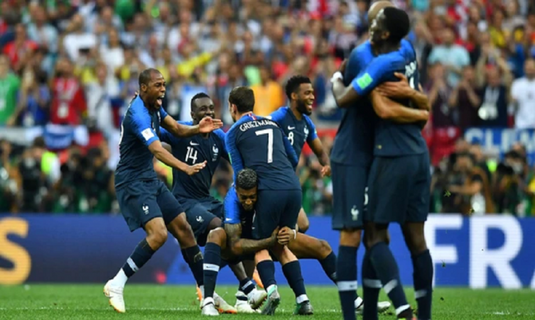 En la selección de Francia campeona del Mundo, solo 6 de los 23 jugadores tienen padres franceses. El sueño cumplido de muchos inmigrantes. (Reuters)
