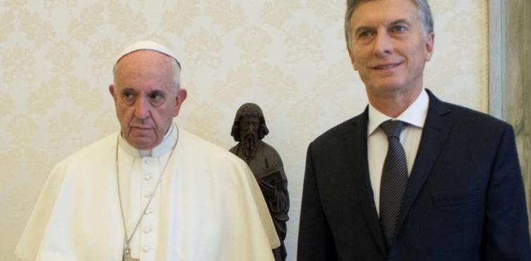 El Papa Francisco y Mauricio Macri, en un encuentro de 2016. - Clarín