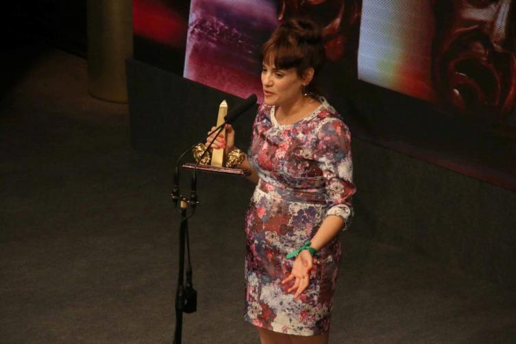 Pilar Gamboa. La actriz ganó por su composición de El Carli en Petróleo. Y lució su embarazo. Foto: Movilpress