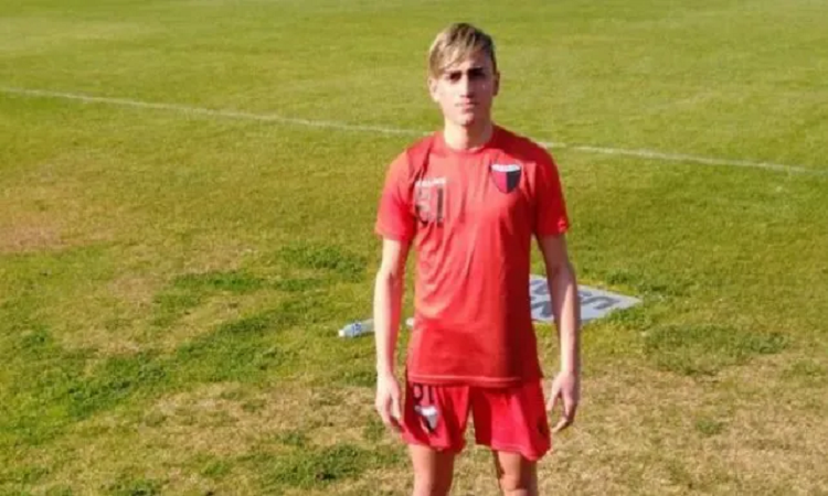 Nahuel Curcio de 17 años comenzó a entrenar con el plantel de Primera División de Colón. - UNO Santa Fe