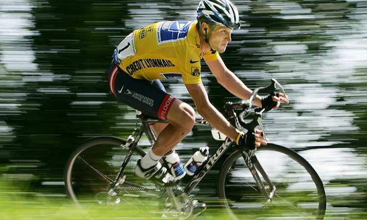 Lance Armstrong en el foco de la polémica (Reuters)