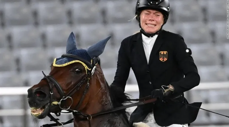 Lamentable: descalificada de los Juegos Olímpicos por golpear un caballo - Filo.news