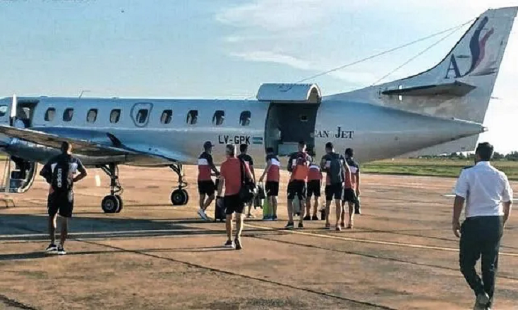 Unión viaja en avión para enfrentar a Godoy Cruz - Foto: prensa Unión
