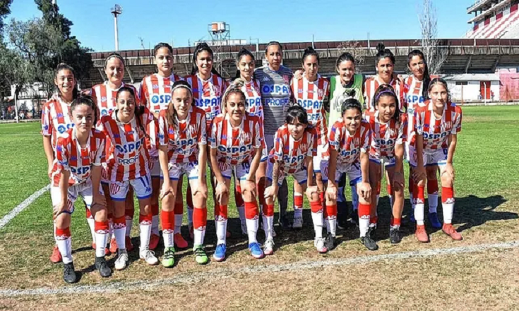 Jornada de triunfos para las chicas de Unión ante Santa FC por 9 a 0, y 1 a 0 por parte de la reserva en el Súper Manuel Corral. - Prensa Unión