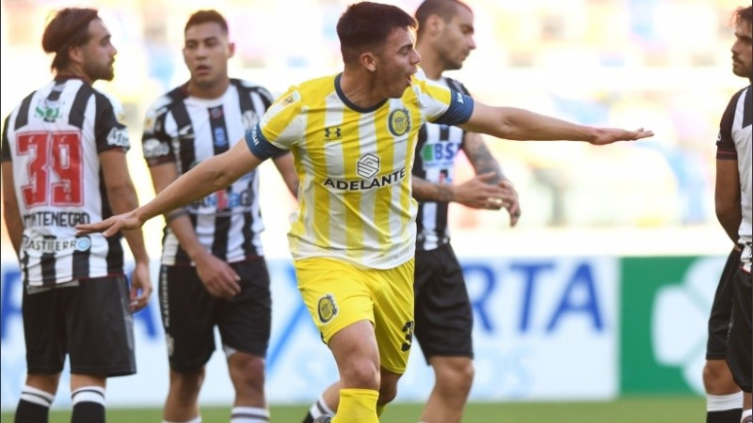 Almada grita su gol en Santiago del Estero. (Sitio oficial)