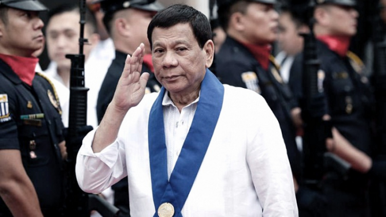 La ley, firmada por el presidente Rodrigo Duterte, establece penas de prisión de hasta 12 años. - télam