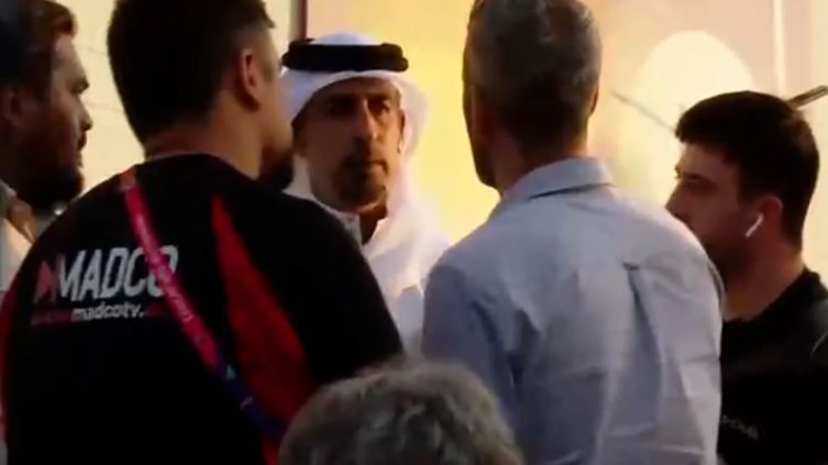El tenso momento del Pollo Álvarez en vivo desde Qatar: la policía interrumpió un móvil - TELESHOW