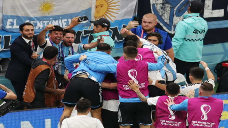 VIDEO: Hinchas argentinos y mexicanos se agredieron en una de las tribunas de Doha - NA