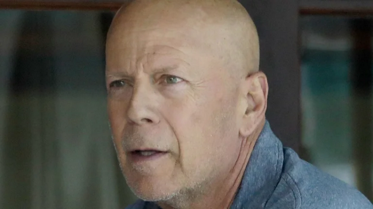 El accidente del rodaje de “Lágrimas Del Sol” que le habría provocado afasia a Bruce Willis - Photo © 2022 Backgrid/The Grosby Group