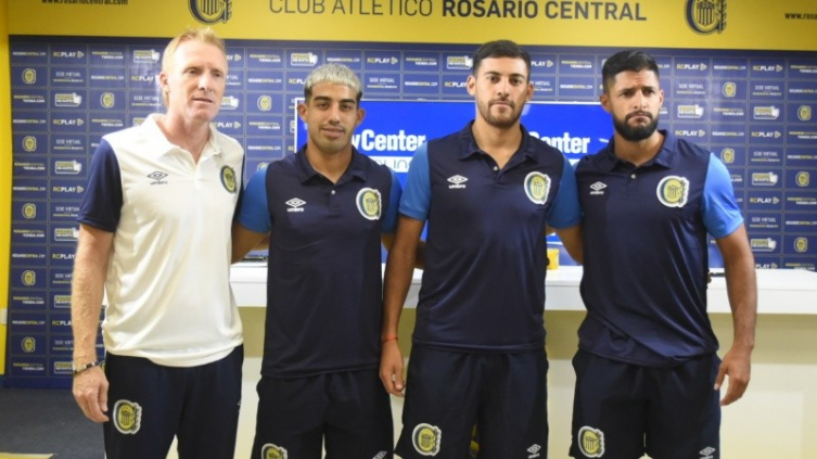 Rosario Central presentó a Bianchi, Toledo y Mallo, sus tres nuevos jugadores (@RosarioCentral)