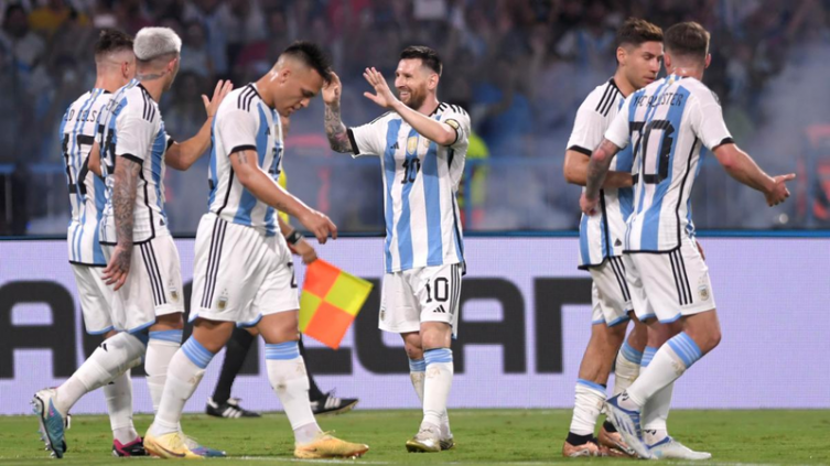 La Selección argentina completó una noche soñada: aplastó 7-0 a Curazao y Lionel Messi superó los 100 goles - Foto: Julián Álvarez.