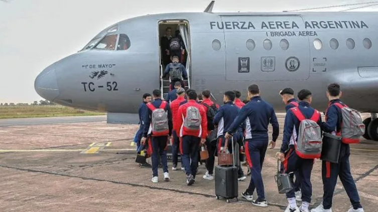 Unión hace otro esfuerzo y viaja a La Plata en avión Prensa Unión.