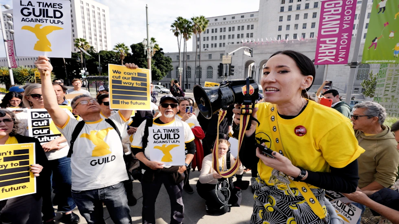 Sindicato de Los Angeles Times realiza paro de un día en protesta por despidos previstos (AP Foto/Richard Vogel)