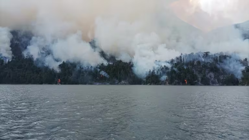 Creció la superficie consumida por el fuego en el Parque Nacional Nahuel Huapi - Infobae