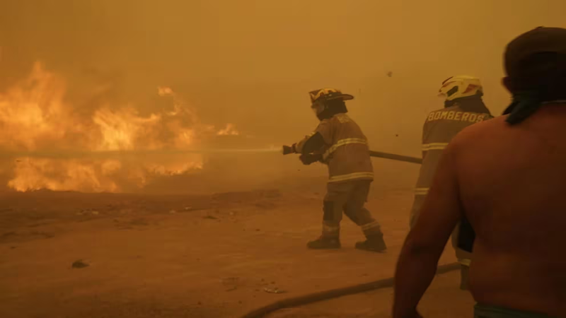 Aumenta a 133 el balance provisional de muertos por los incendios en Chile - Infobae
