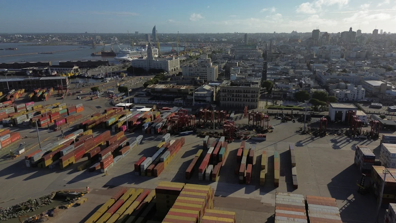 El Puerto de Montevideo, uno de los lugares de salida de la droga a Europa. Foto: REUTERS/Mariana Greif.