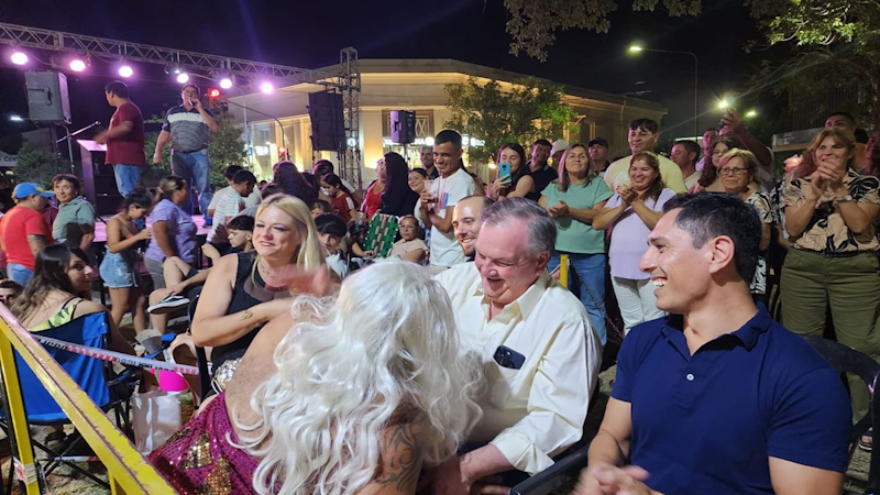 El Senador Michlig participó en Ceres junto a la intedente Dupouy de la 2da. Noche de carnavales 2024 - Prensa Michlig
