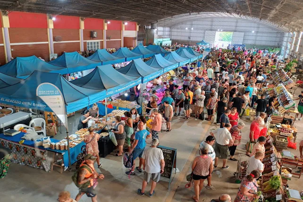 Frutas y verduras: la Feria de Quinteros recibe a 4.000 personas todos los sábados - UNO Santa Fe