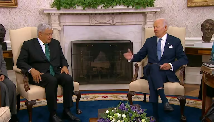 Andrés Manuel López Obrador y Joe Biden, durante su último encuentro en el salón Oval de la Casa Blanca. - Infobae
