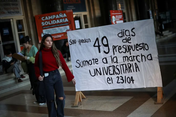El martes 23 de abril la Marcha Federal Universitaria movilizará a la comunidad educativa contra la política de recortes en educación y ciencia que impulsa el Gobierno nacional. REUTERS/Agustín Marcarian