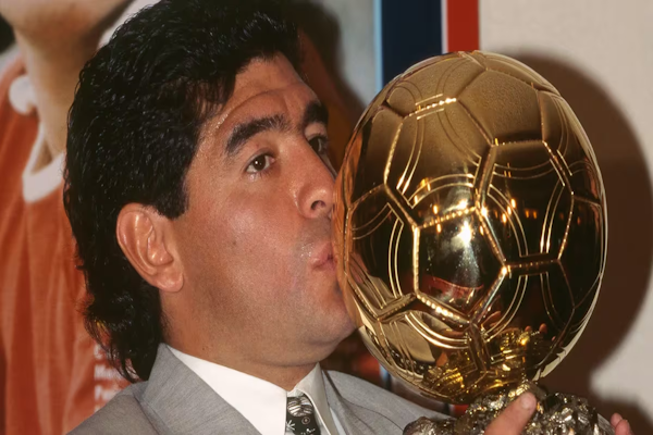 El cinematográfico robo del Balón de Oro de Maradona que estuvo desaparecido 35 años: la falsa teoría y su descubrimiento en una feria - Infobae