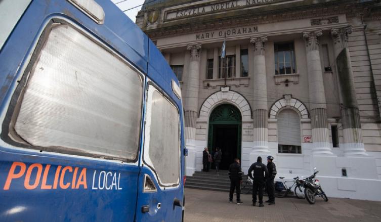 Amenaza de bomba. En el Normal 1 de La Plata, otra de las escuelas afectadas por la seguidilla de intimidaciones (Mauricio Nievas)