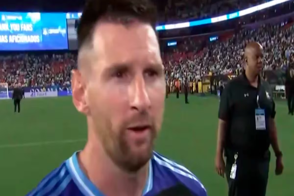 Lionel Messi llenó de elogios a Valentín Carboni tras su debut como titular en la selección argentina: “Es diferente” - Infobae