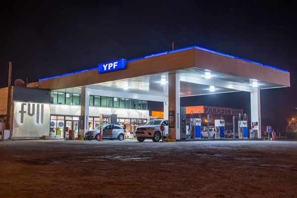 La semana cierra con otro aumento de los combustibles en Santa Fe: cuánto cuesta cargar nafta. - YPF