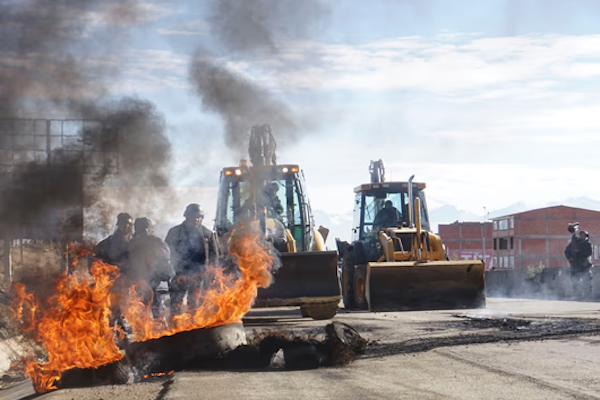 El presidente de Bolivia decretó el estado de excepción para desactivar los bloqueos de rutas. Foto: Agencia NA/Xinhua.