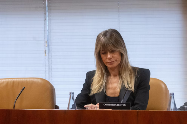 Begoña Gómez irá a juicio y el juez Peinado le impone medidas cautelares: retirada de pasaporte, prohibido salir de España y “fichar” cada 15 días (Europa Press)