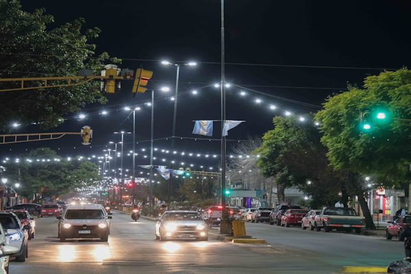La avenida Facundo Zuviría luce doce cuadras con nueva iluminación - MCSF