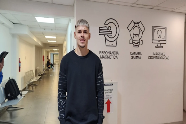 Franco García está en Santa Fe: pasó la revisión médica y se suma a las prácticas en el PredioFranco García. Foto: Gentileza FM Sol.