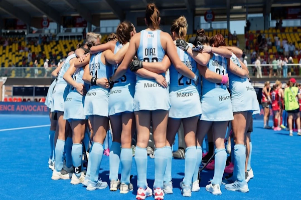 Pro League: Las Leonas perdieron con España en su primer partido en Londres. - Foto: Gentileza @arnaumb16 