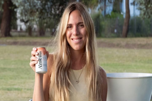 Es marplatense y creó el primer té frío en lata de la Argentina: “Quería una bebida distinta”. (Foto: gentileza Amelia Ice Tea).