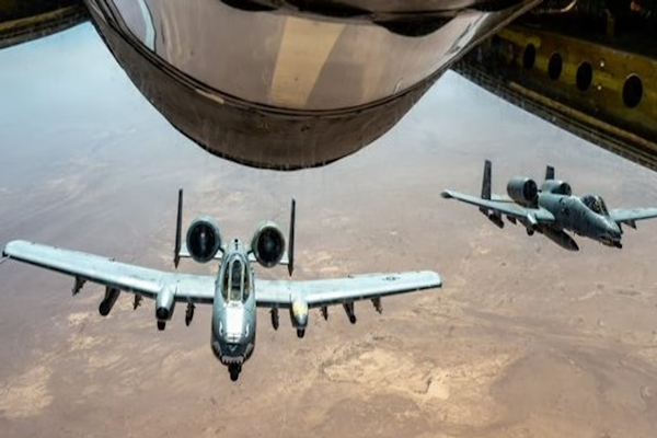 Estados Unidos bombardeó objetivos iraníes tras presunto ataque con drones en Ormuz. - Fotografía @CENTCOM.