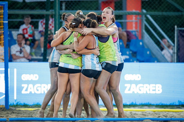 Las Kamikazes hicieron historia: Argentina superó a Dinamarca y ganó el Mundial de beach handball - Infobae