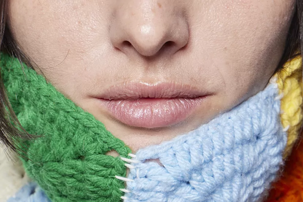 ¿Labios agrietados por el frío? Cómo cuidarlos y repararlos cuando las temperaturas bajan. - MUNDO