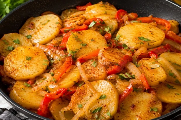 Papas españolas: la receta fácil y económica que queda dorada por fuera y tierna por dentro. - Revista GENTE