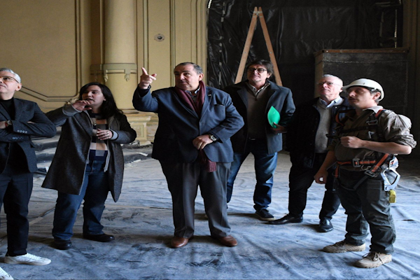 Poletti recorrió la obra del Teatro Municipal: “Es un trabajo artesanal para el disfrute de todos los santafesinos” - MCSF
