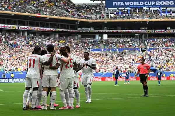 En uno de los partidos con más goles en la historia de los Mundiales, Inglaterra venció 6-4 a Francia y se quedó con el tercer puesto. - OneFootball 