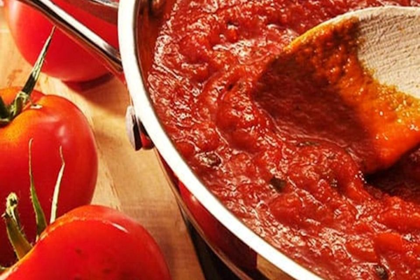 Salsa de tomates asados muy fácil y de gran sabor: la receta ideal para hacer un día, congelar y usar en todo - Revista Pronto