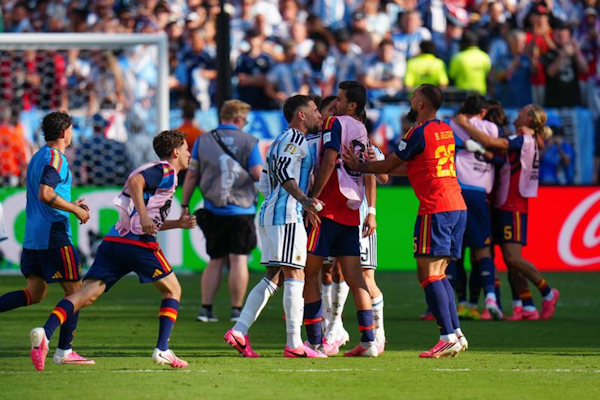 La FIFA investigará los incidentes entre los jugadores al término de la final del Mundial 2026. - Foto: Agencia NA (Xinhua)