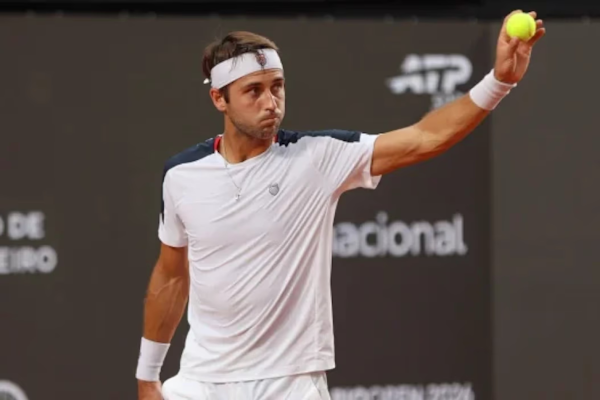 Gran jornada para los argentinos en el ATP 250 de Kitzbühel: triunfos de Etcheverry, Báez y Navone. - Foto: redes